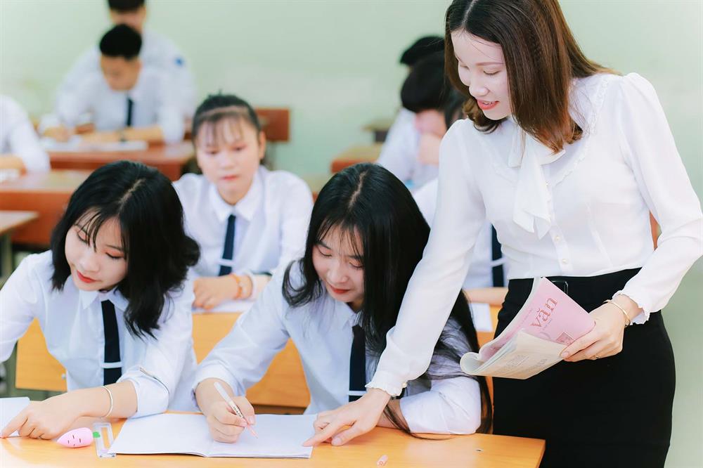 giao vien pho thong kiem nhiem bao nhieu chuc vu 17473634924241776492787